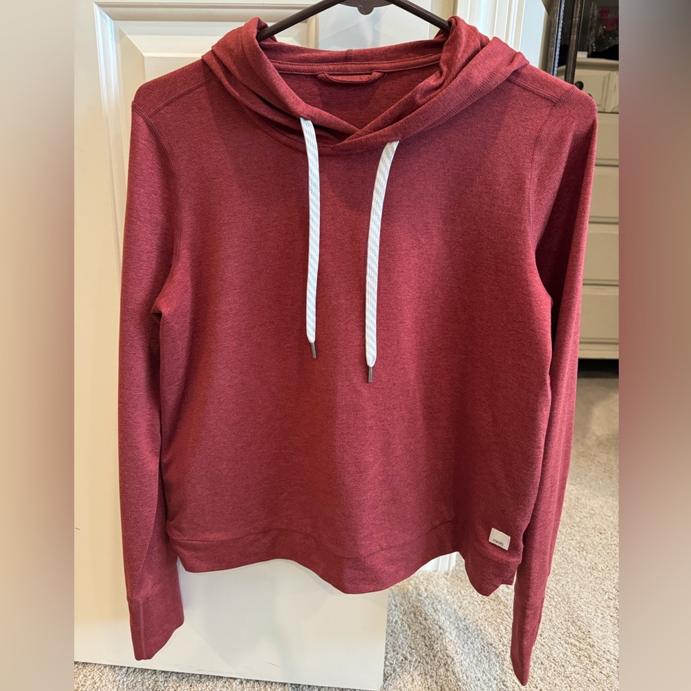 Women’s Vuori hoodie. Worn twice. Excellent condition! Size tag is removed.